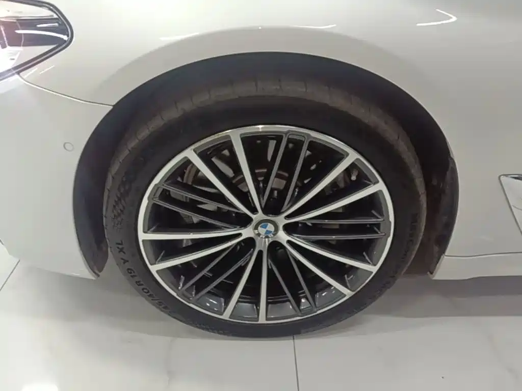 BMW 5 Series — миниатюра 23