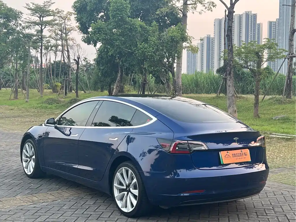 Tesla Model 3 — миниатюра 16
