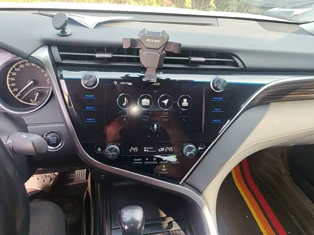Toyota Camry — миниатюра 13