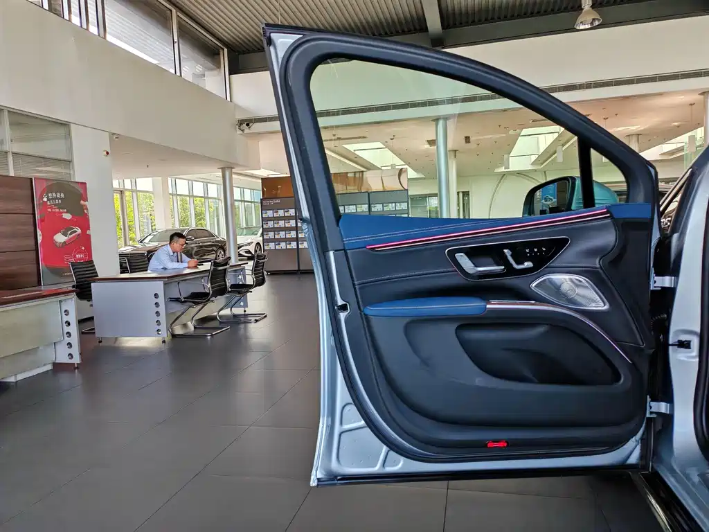 Mercedes-Benz EQS SUV — миниатюра 11