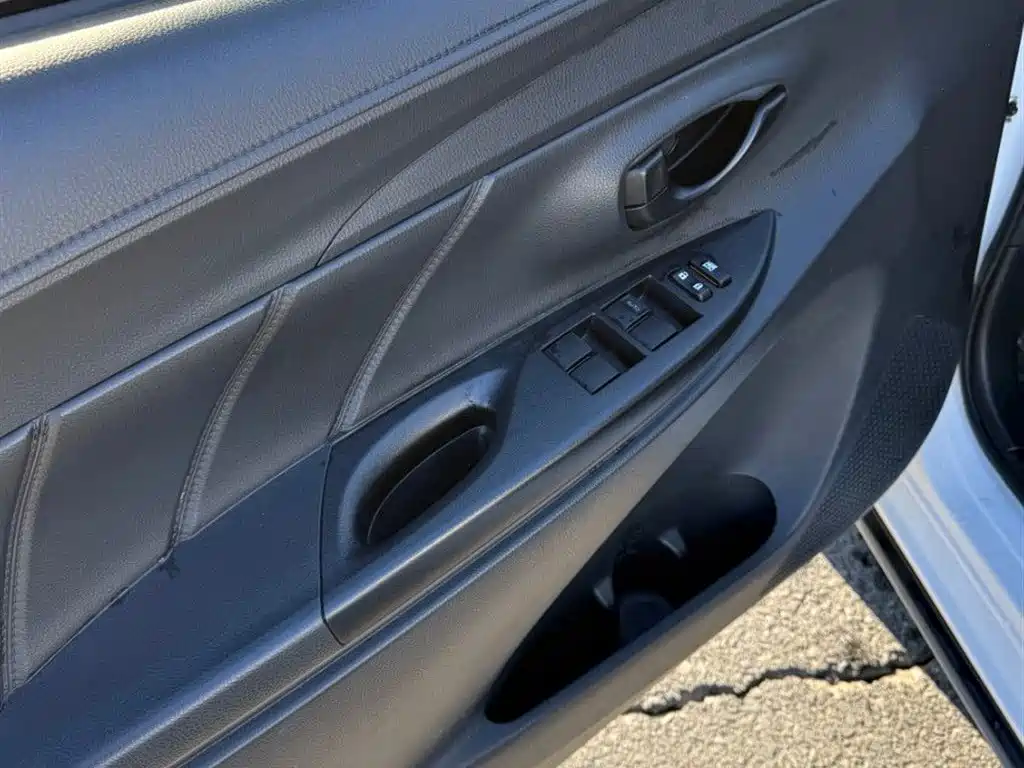 TOYOTA YARIS L ZHIXUAN