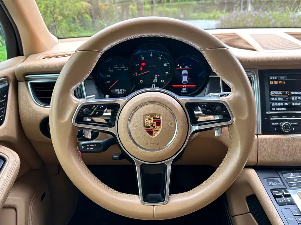 Porsche Macan — миниатюра 11