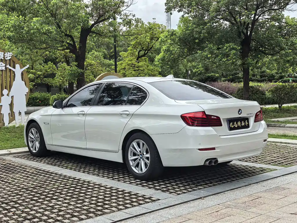 BMW 5 Series — миниатюра 7