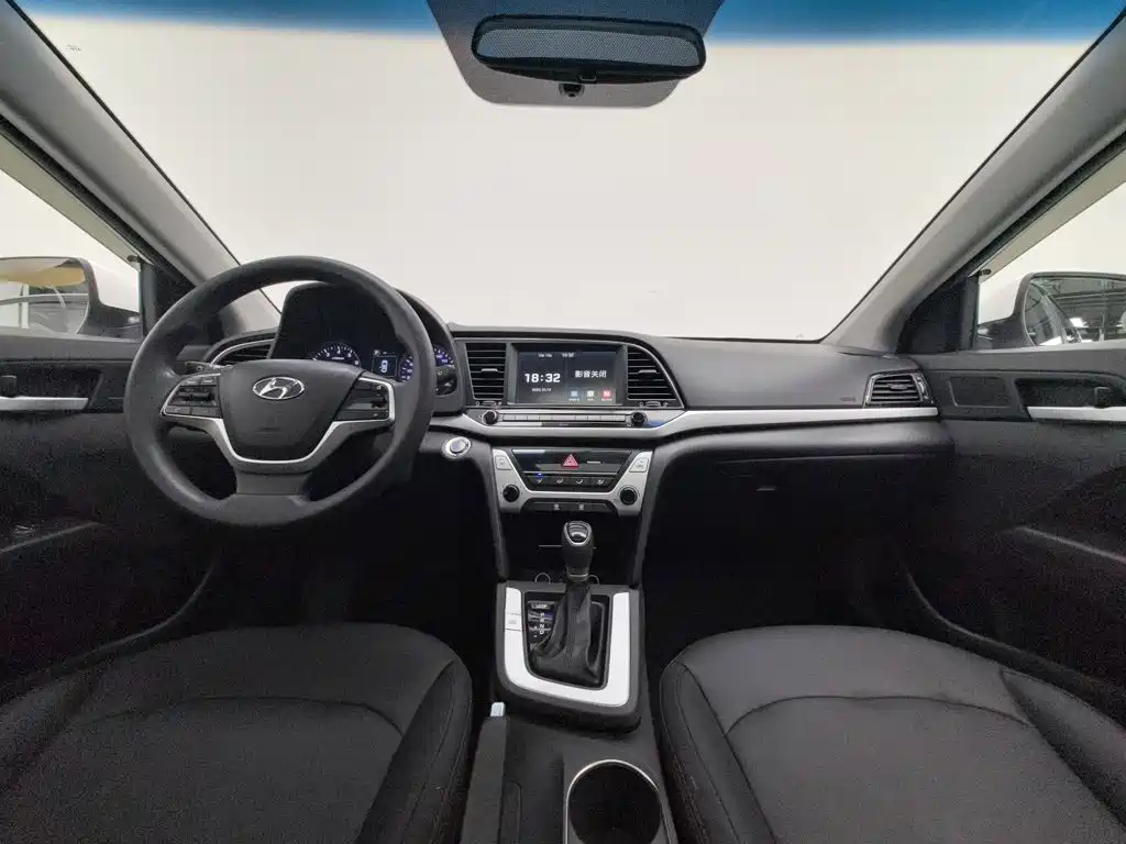 Hyundai Elantra — миниатюра 5