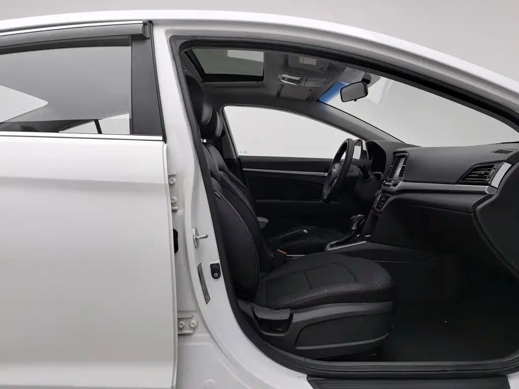 Hyundai Elantra — миниатюра 23