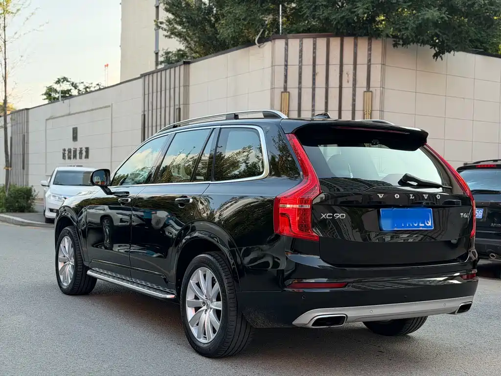 Volvo XC90 2018 T6 7 мест