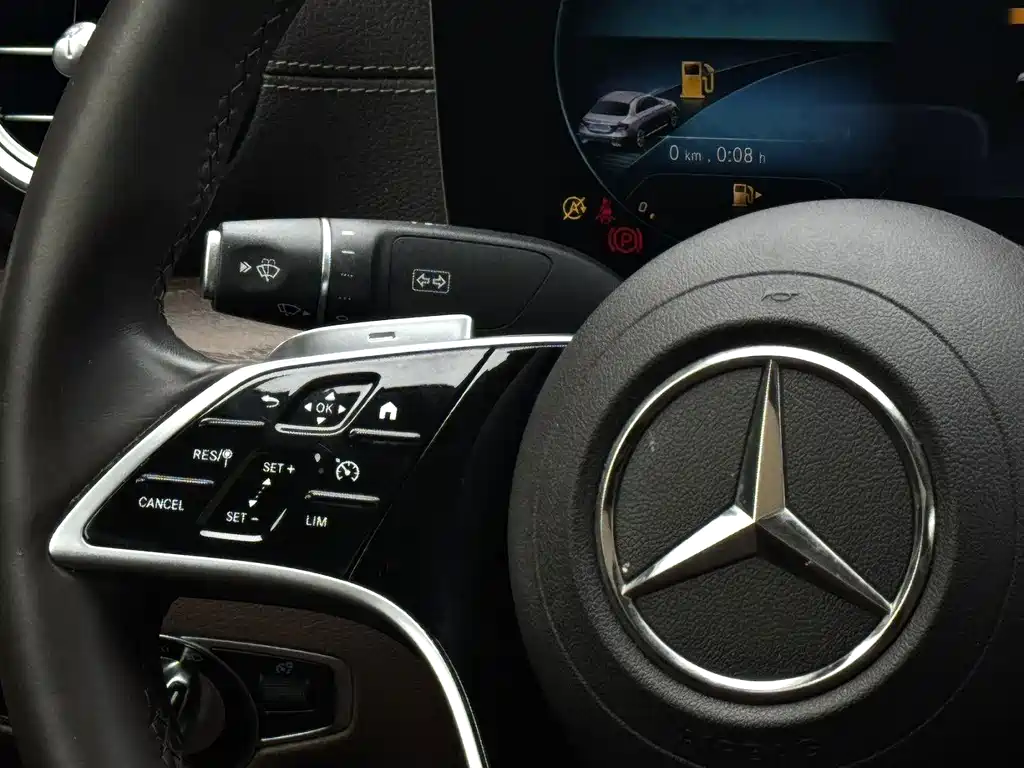 Mercedes-Benz E-Class — миниатюра 5