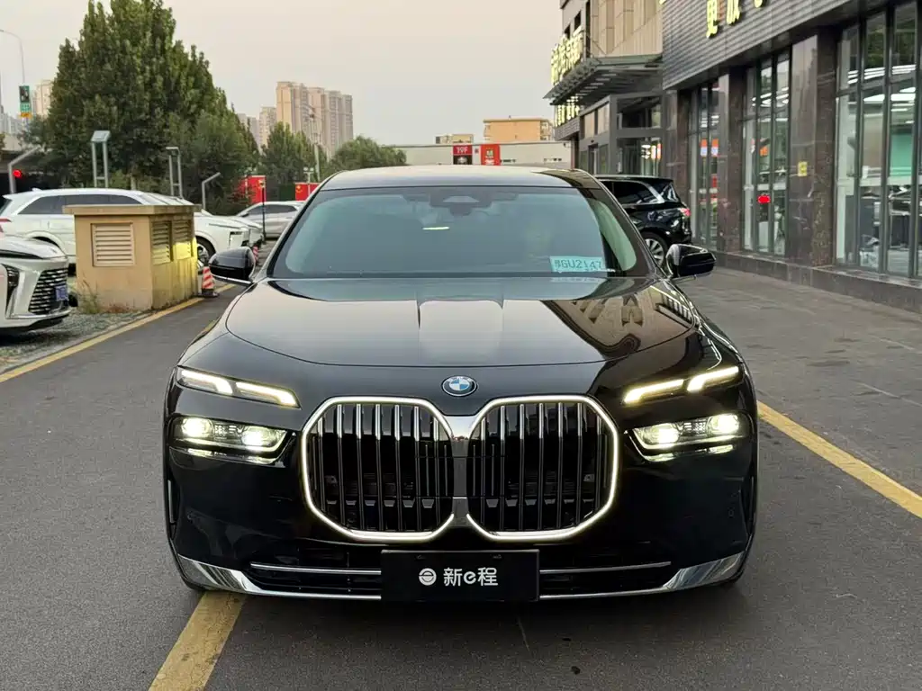 BMW 7 Series — миниатюра 3
