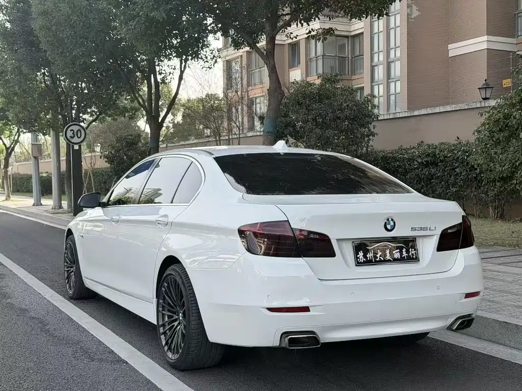 BMW 5 SERIES