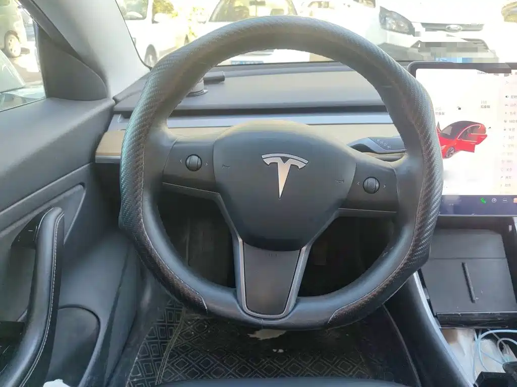 Tesla Model 3 — миниатюра 11