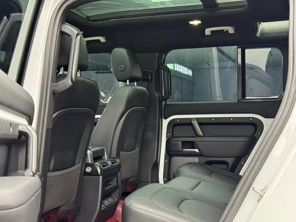 Land Rover Land Rover Defender 2025 110 3.0T P400 X-Dynamic HSE