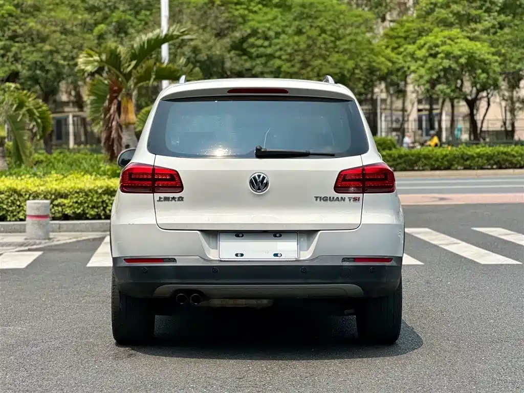Volkswagen Tiguan 2015 1.8TSI AT Luxury