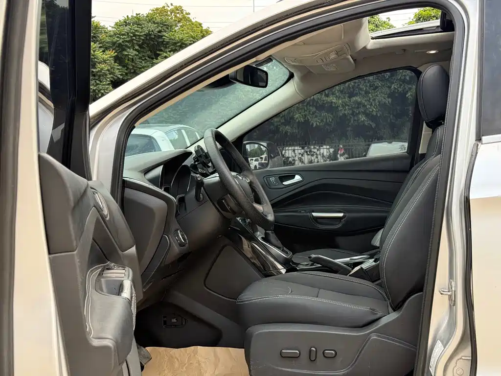Ford Kuga — миниатюра 8