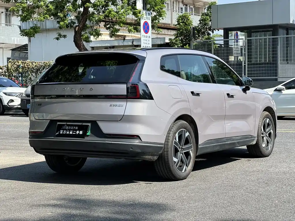 Volvo XC70 PHEV — миниатюра 11