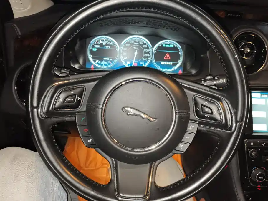 Jaguar XJ — миниатюра 15