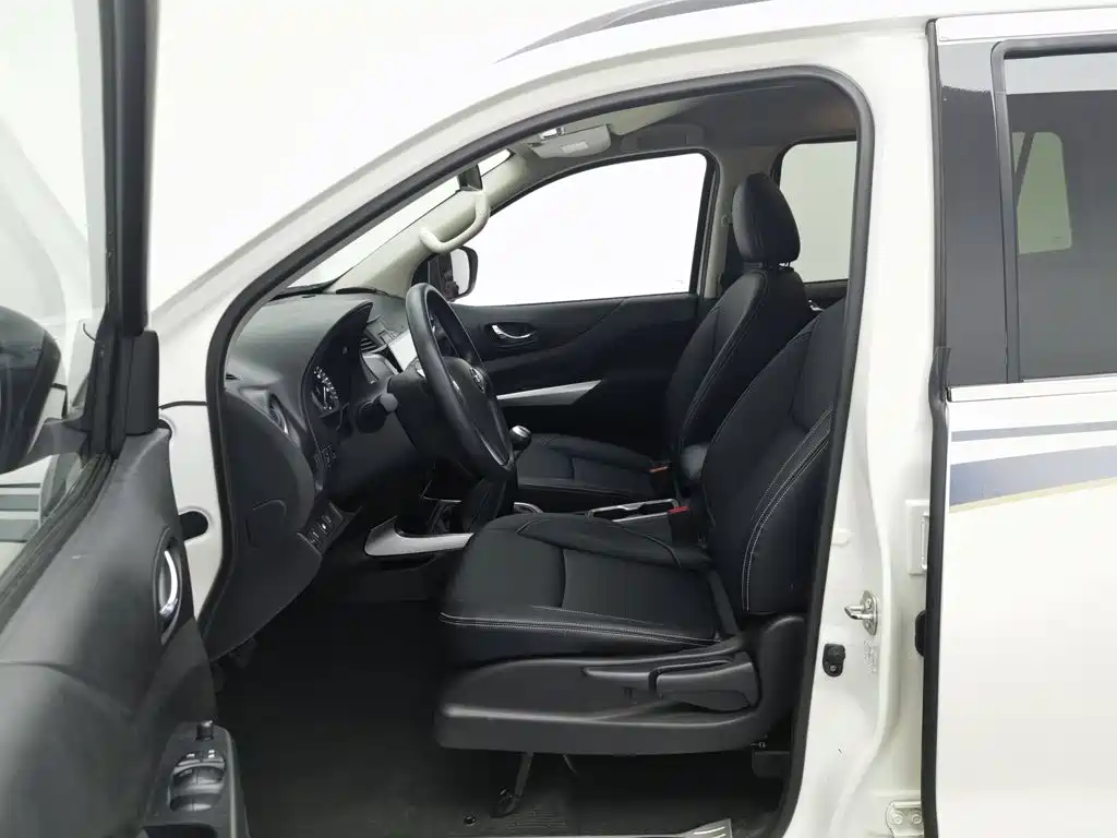 Nissan Terra — миниатюра 10