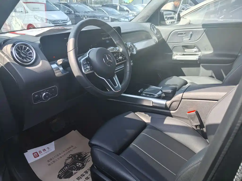Mercedes-Benz GLB 2023