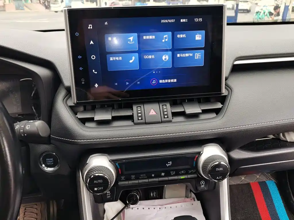 Toyota RAV4 — миниатюра 9
