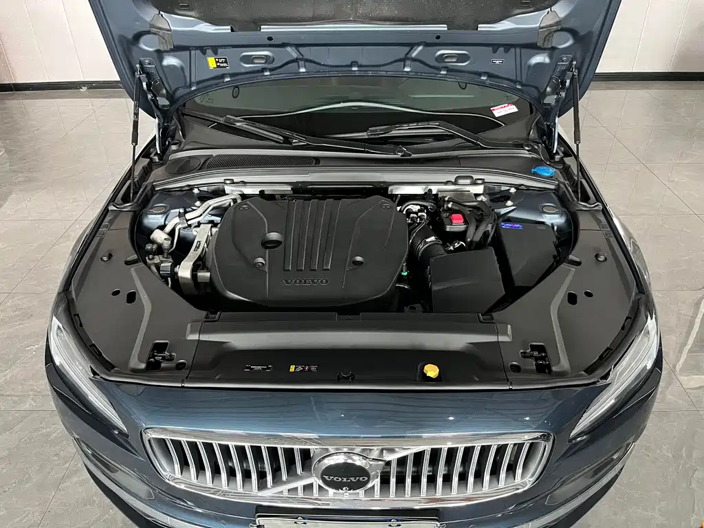Volvo S90 2024 B5 Luxury