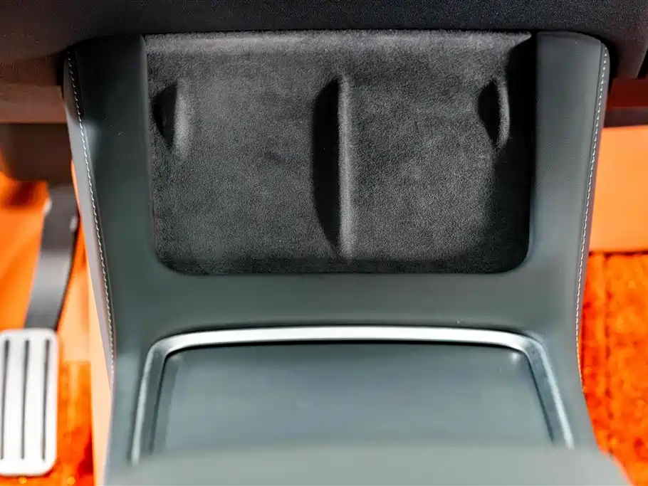 Tesla Model Y — миниатюра 15