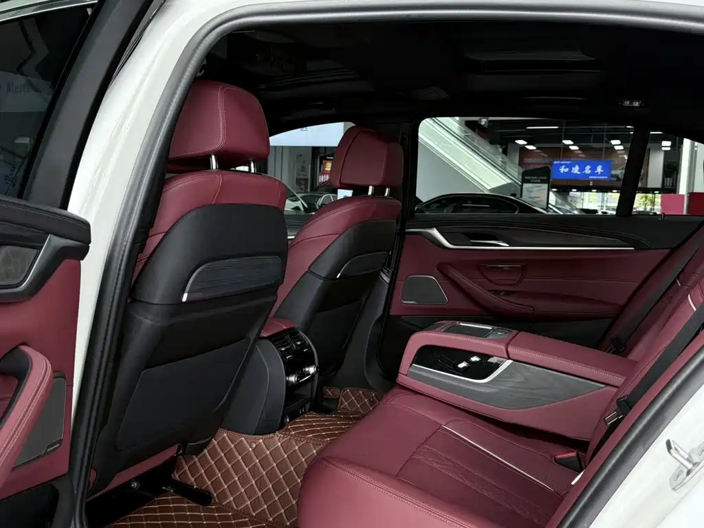 BMW 5 Series — миниатюра 12
