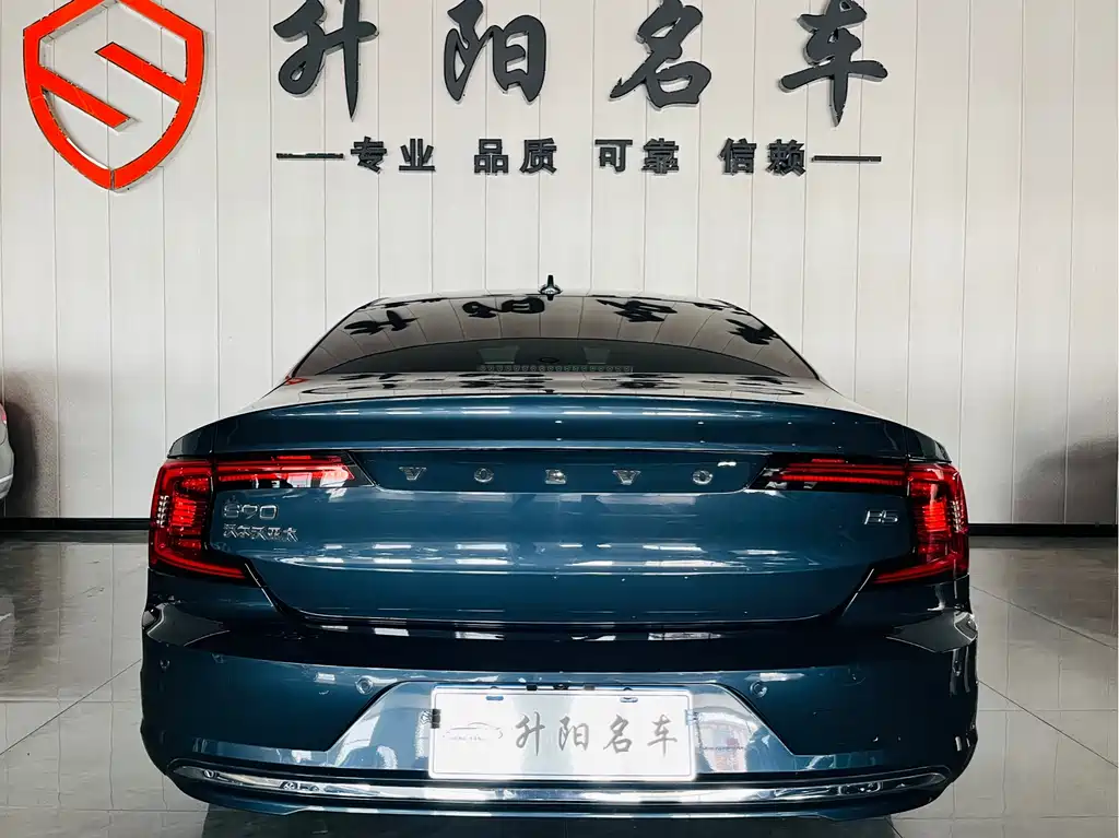 Volvo S90 2024 B5 Luxury
