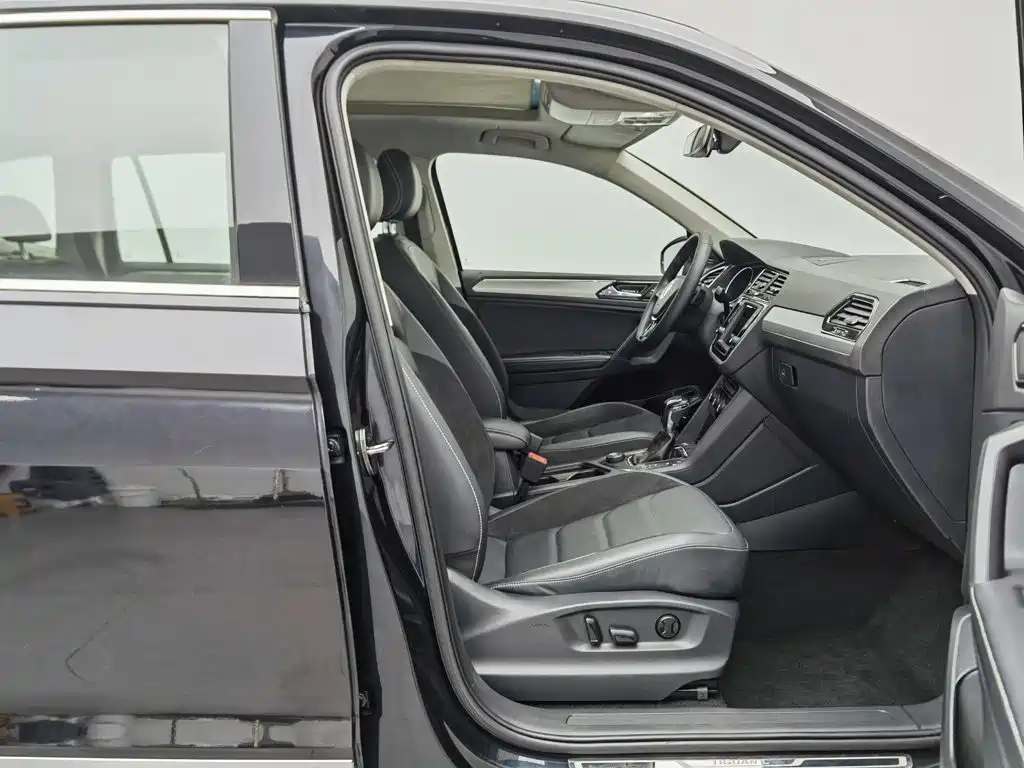 Volkswagen Tiguan L — миниатюра 23