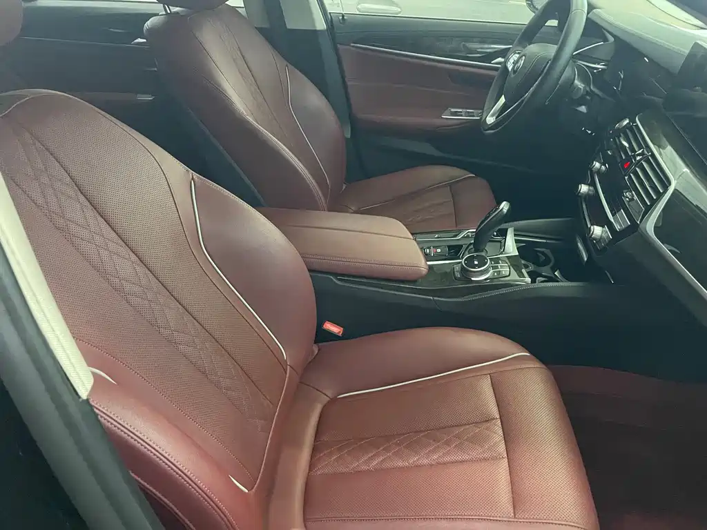 BMW 5 Series — миниатюра 23