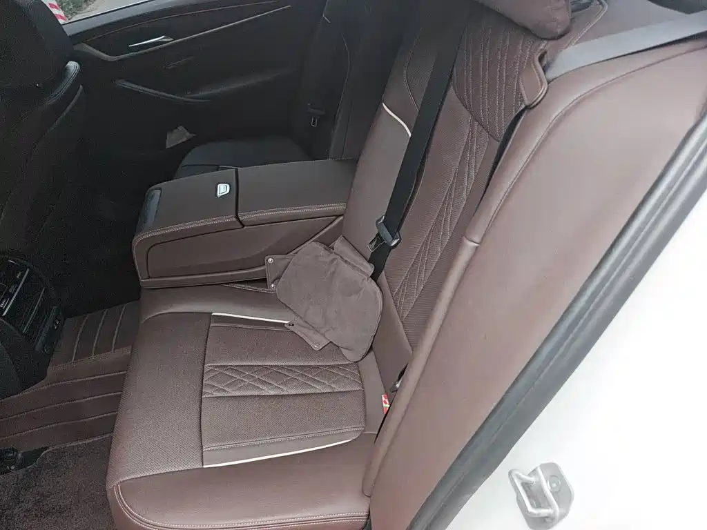 BMW 5 Series — миниатюра 18