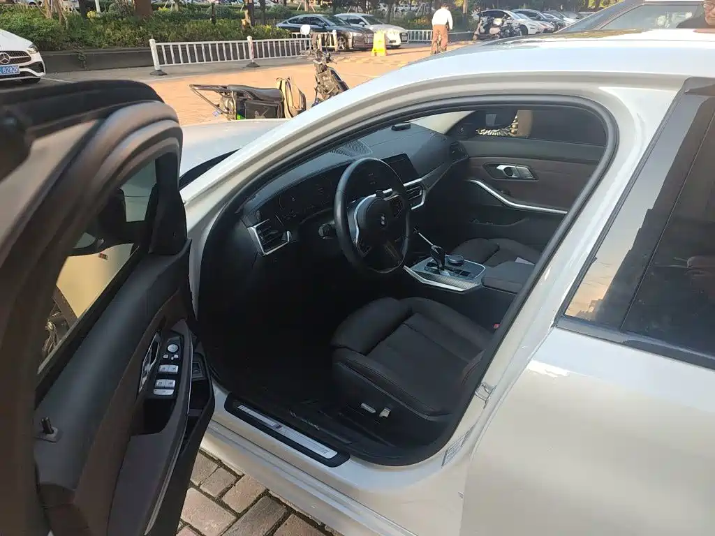 BMW 3 Series — миниатюра 17