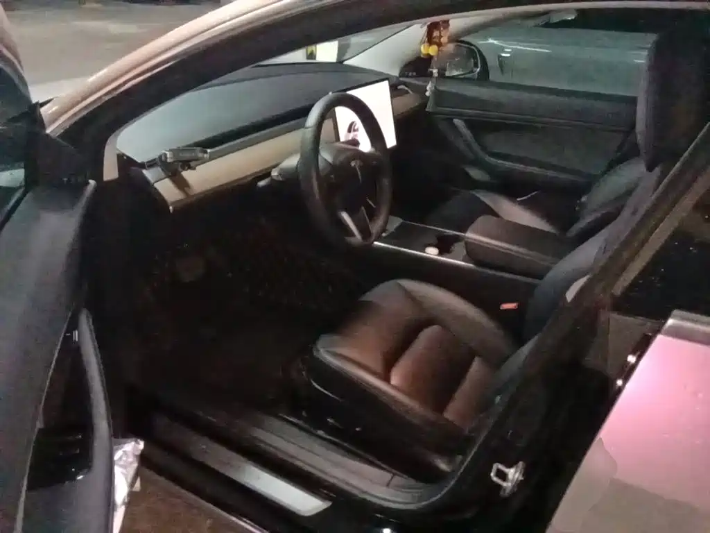 Tesla Model 3 — миниатюра 17