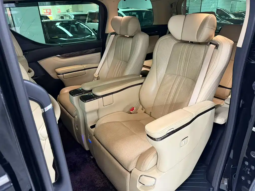 Toyota Alphard 2021 2.5L Luxury