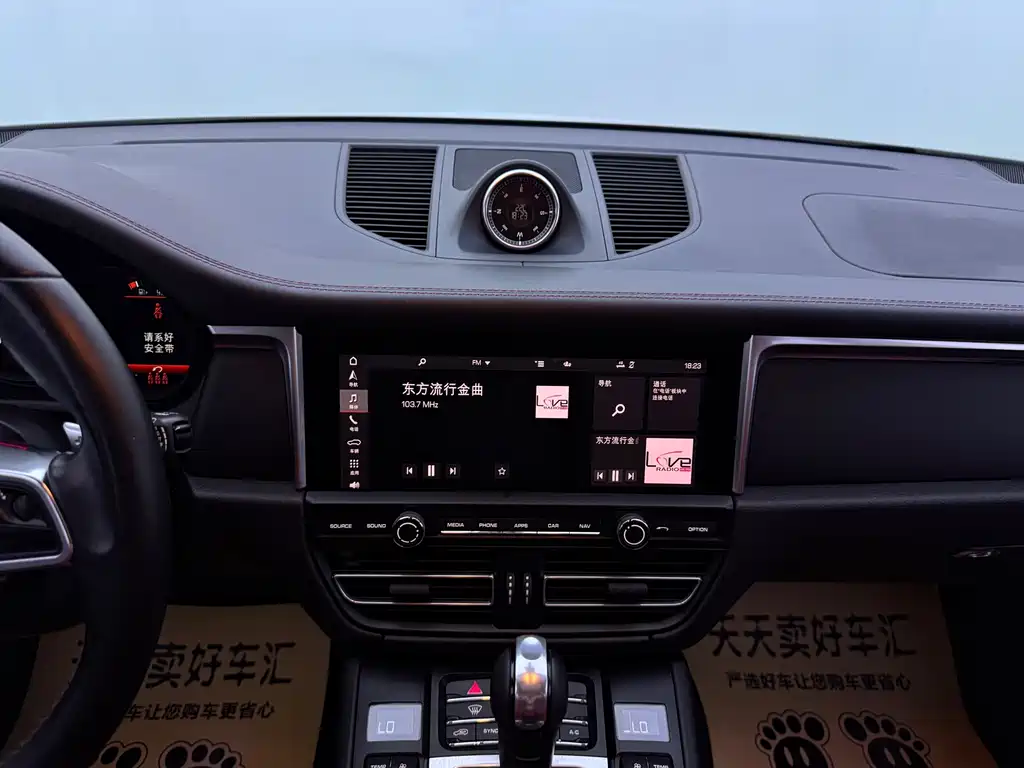 Porsche Macan — миниатюра 12