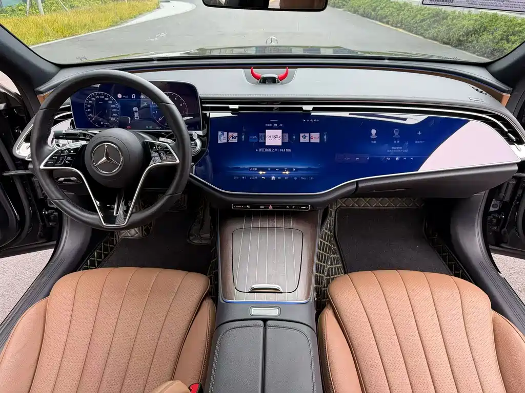 Mercedes-Benz E-Class — миниатюра 5