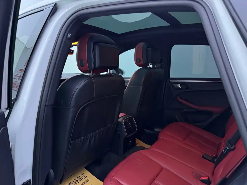 Porsche Macan — миниатюра 6
