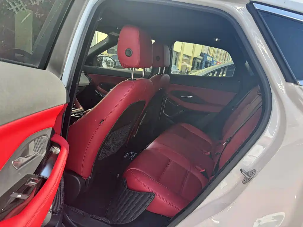 Jaguar E-PACE — миниатюра 6