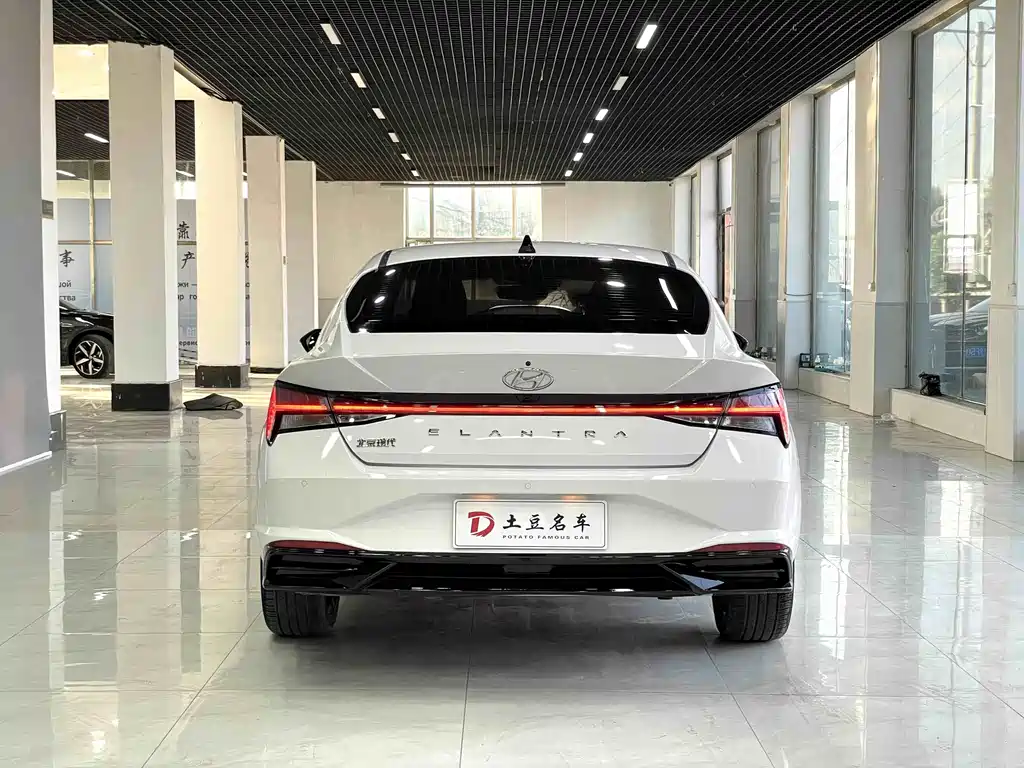 Hyundai Elantra 2022 240TGDi DCT LUX Luxury