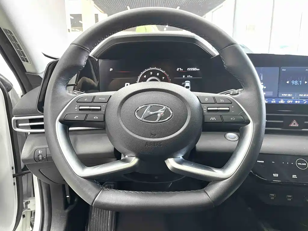 Hyundai Elantra 2022 240TGDi DCT LUX Luxury