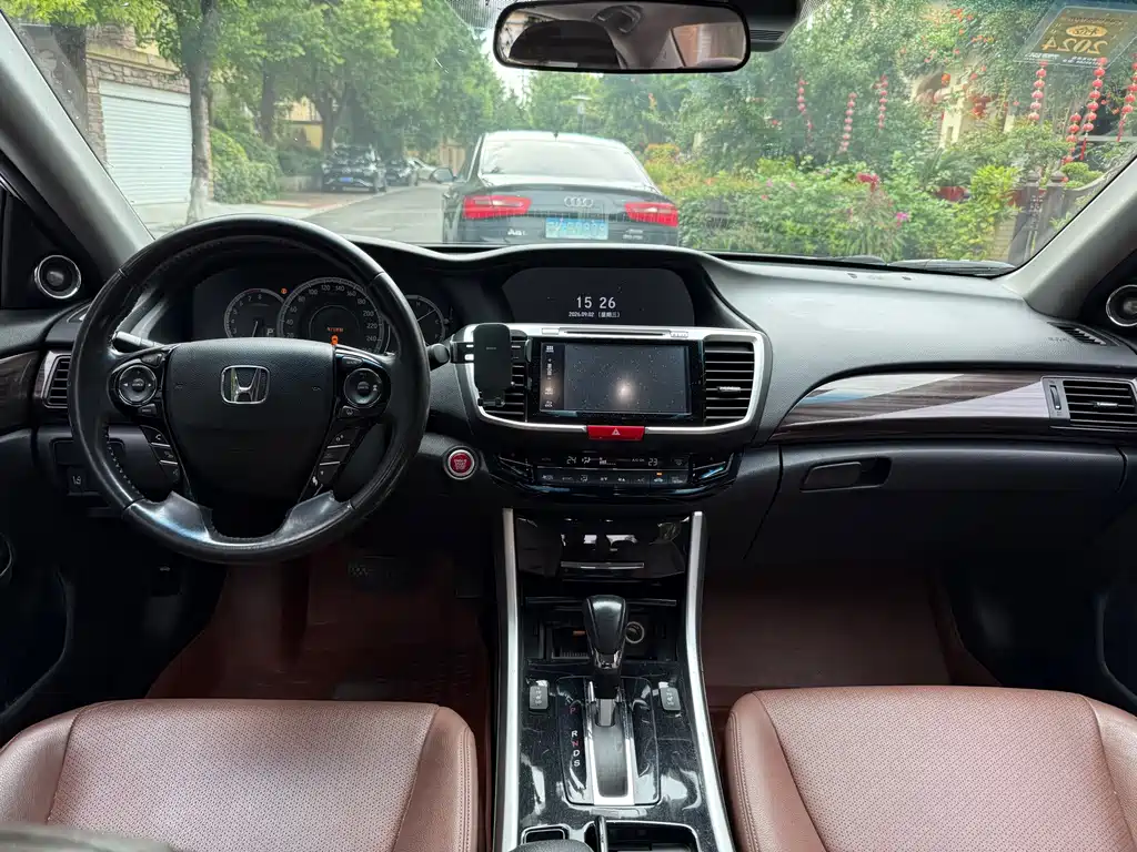 Honda Accord — миниатюра 6