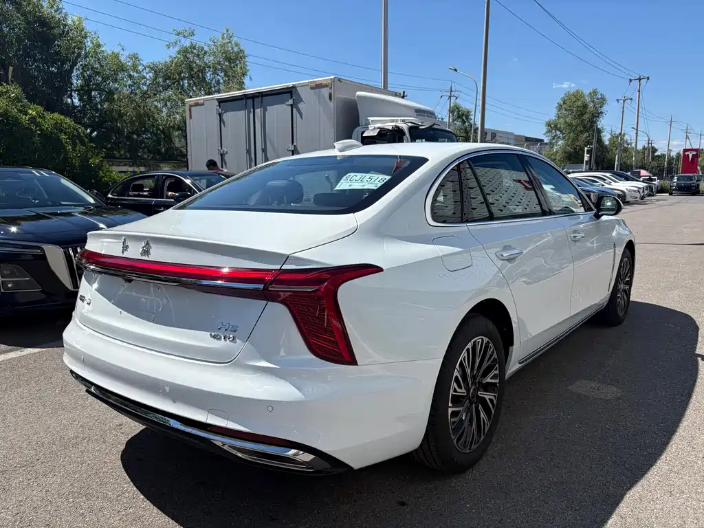 Hongqi H5 2025 2.0T AT