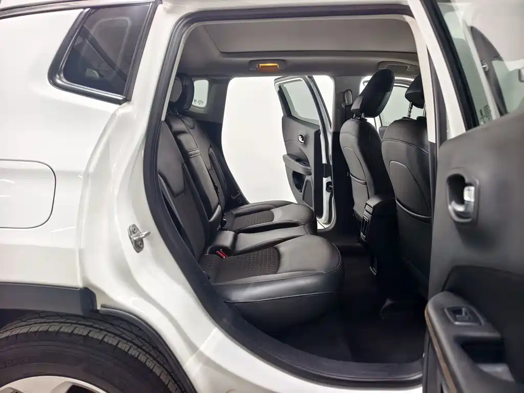 Jeep Compass — миниатюра 15