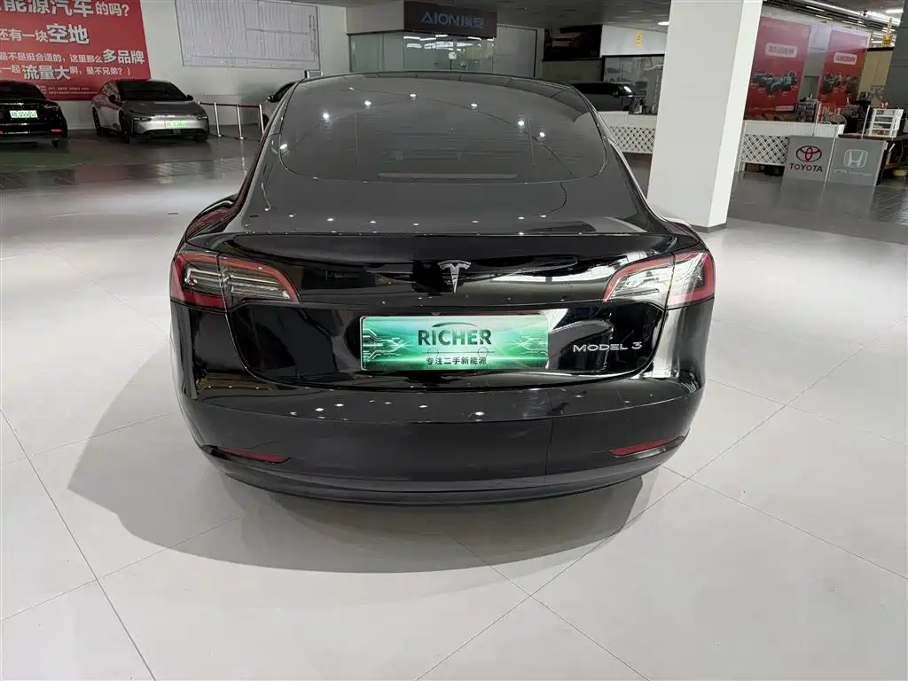 Tesla Model 3 — миниатюра 6