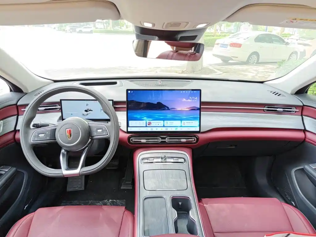 Hongqi H5 2025 2.0T AT