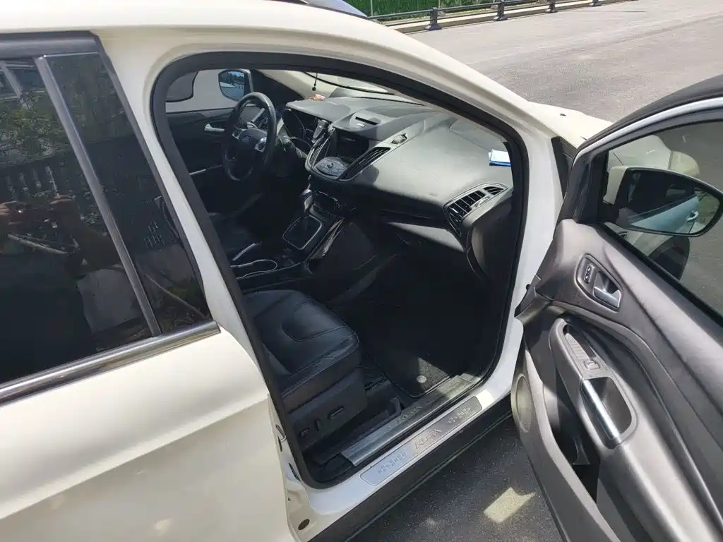 Ford Kuga — миниатюра 21