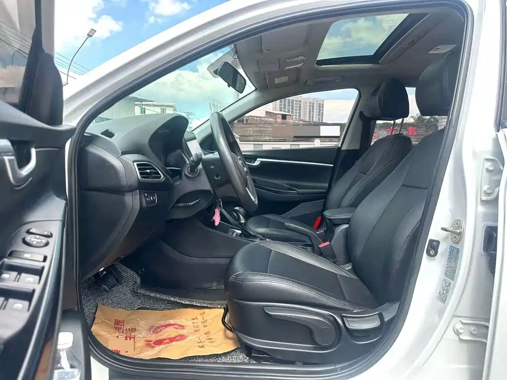 Hyundai Elantra — миниатюра 7