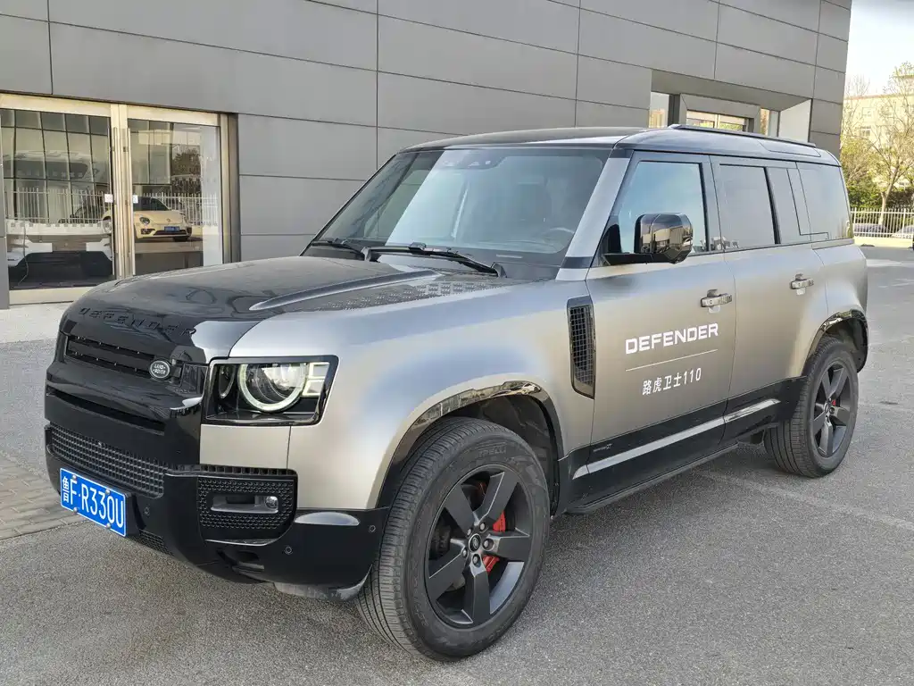 Land Rover Defender 2024