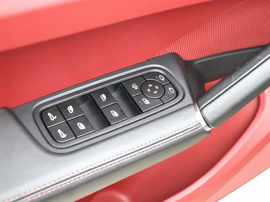 Porsche Cayenne — миниатюра 12