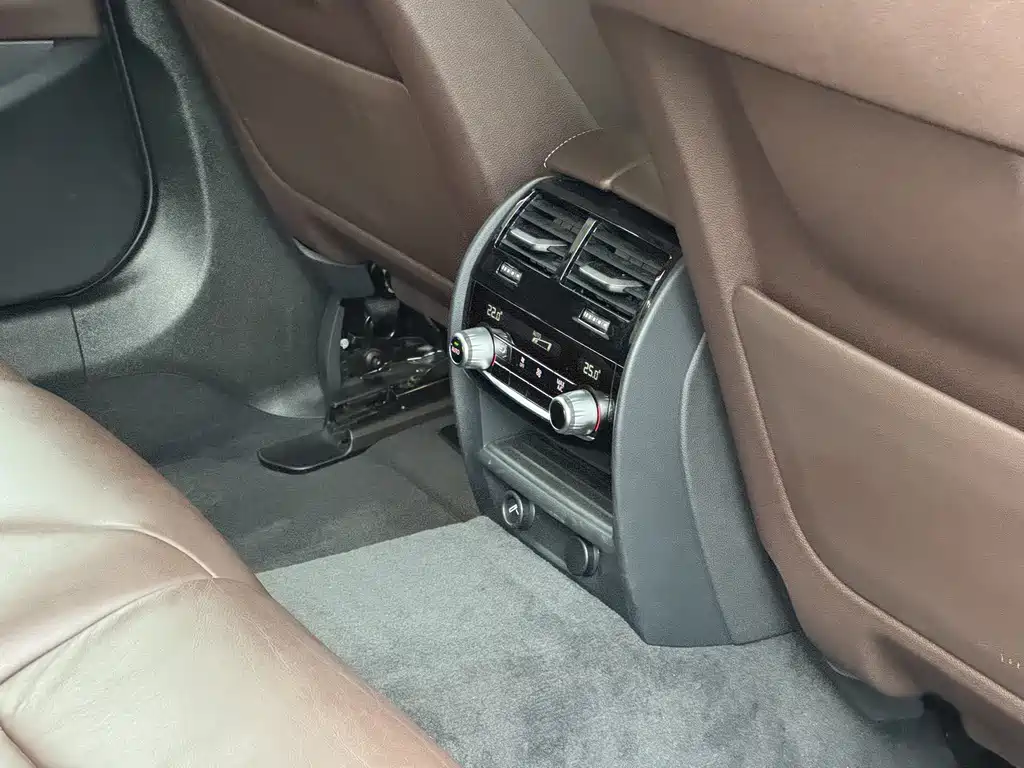 BMW 5 Series — миниатюра 21