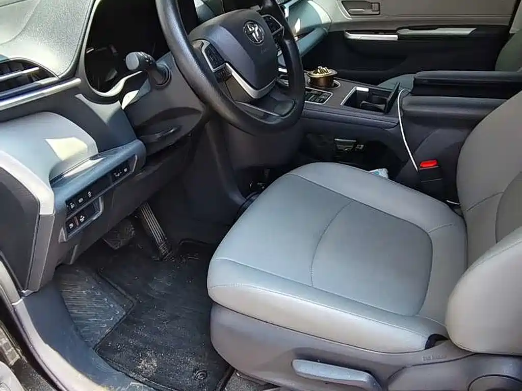 Toyota Granvia — миниатюра 5