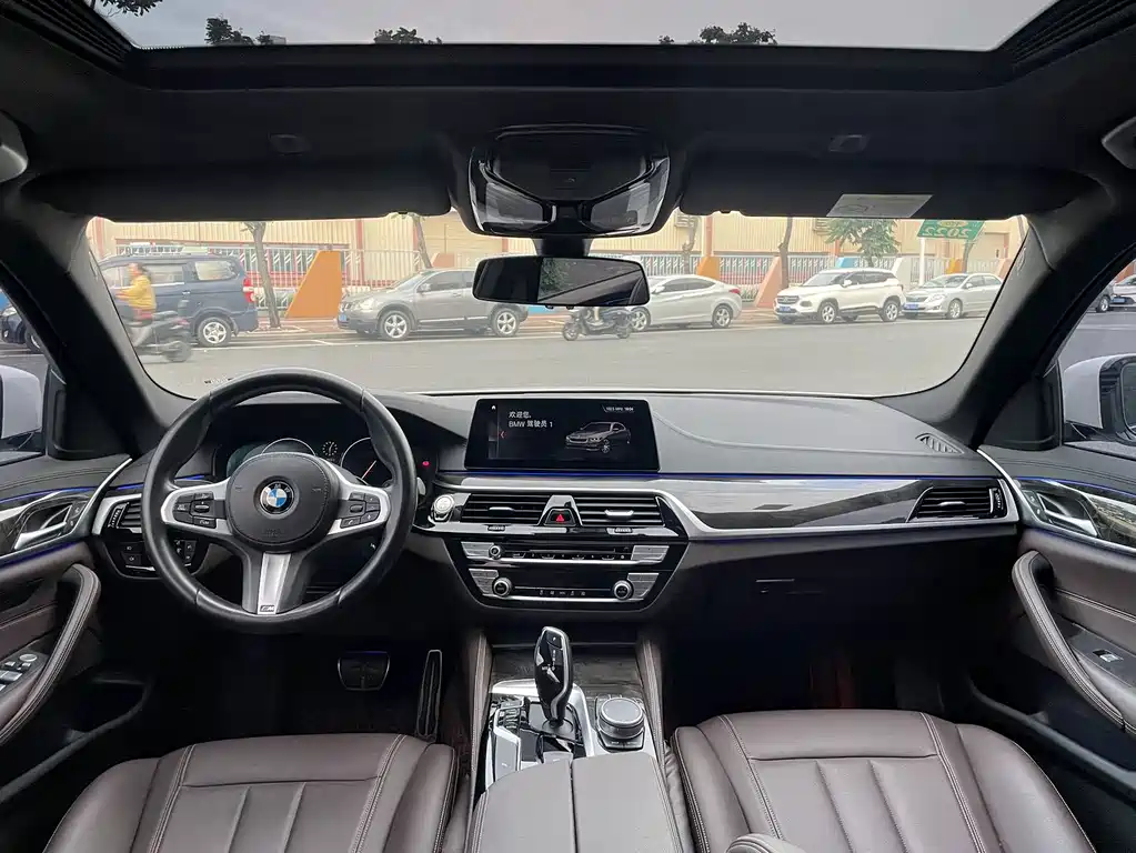 BMW 5 Series — миниатюра 5